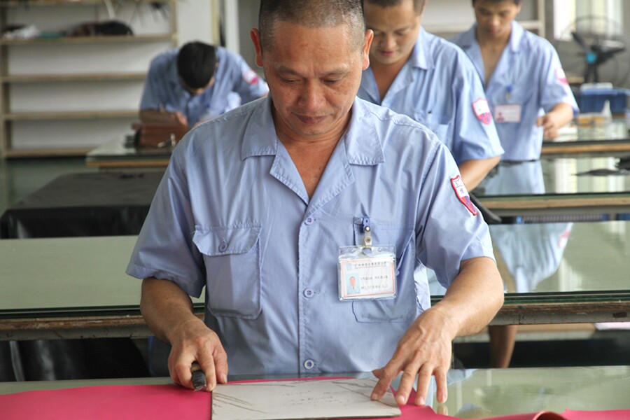 博深皮具加工廠祝各位辛勤勞動(dòng)者節(jié)日快樂(lè)！